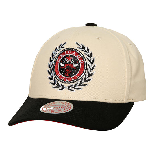 Chicago Bulls M&N Collegiate Pro Snapback in cream - front view