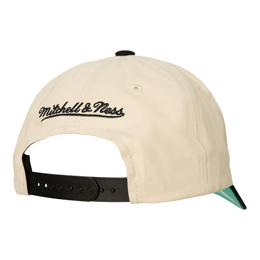 Chicago Bulls M&N Collegiate Pro Snapback in cream - front view
