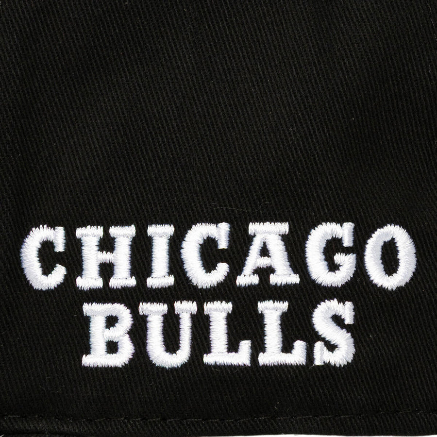 Chicago Bulls Mitchell & Ness Morning Haze Snapback in Black - Embroidery Detail