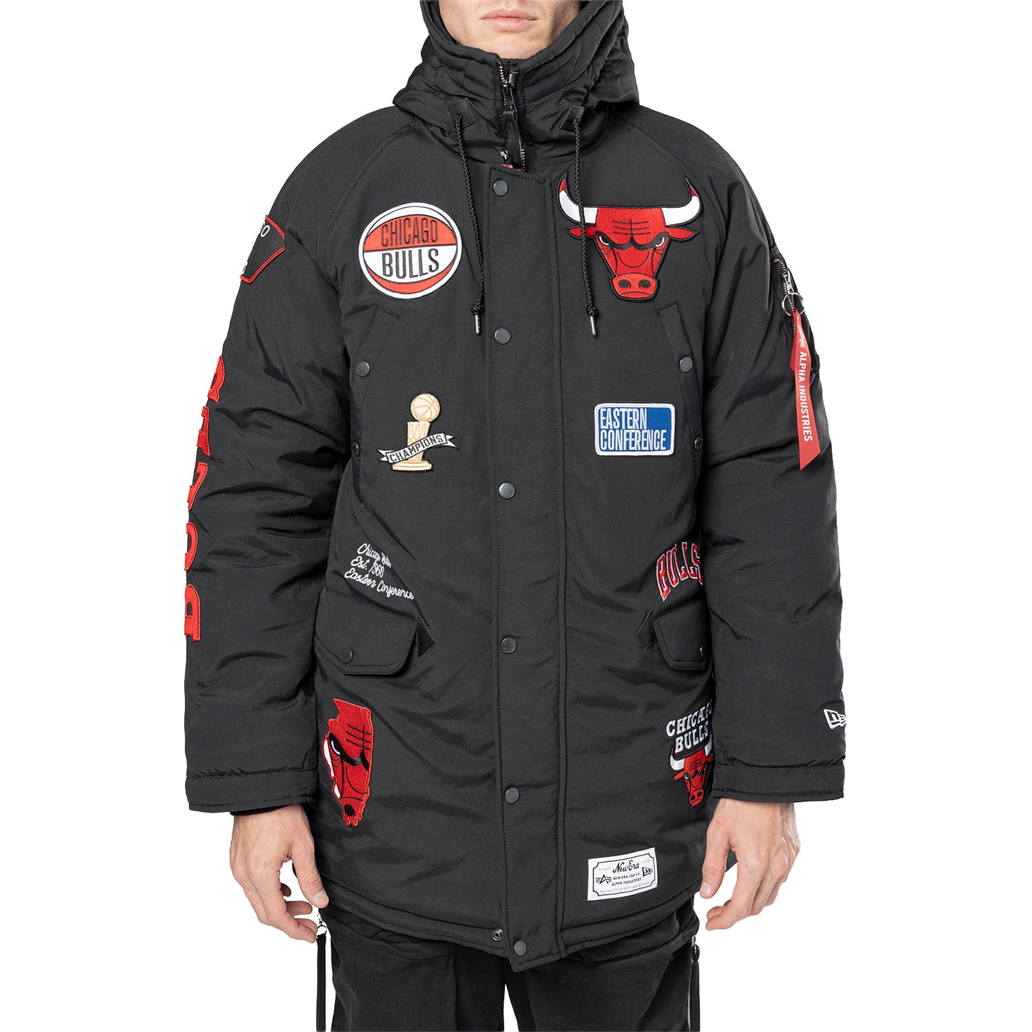 Chicago Bulls New Era Alpha Industries Patch Parka Coat in Black - Front View