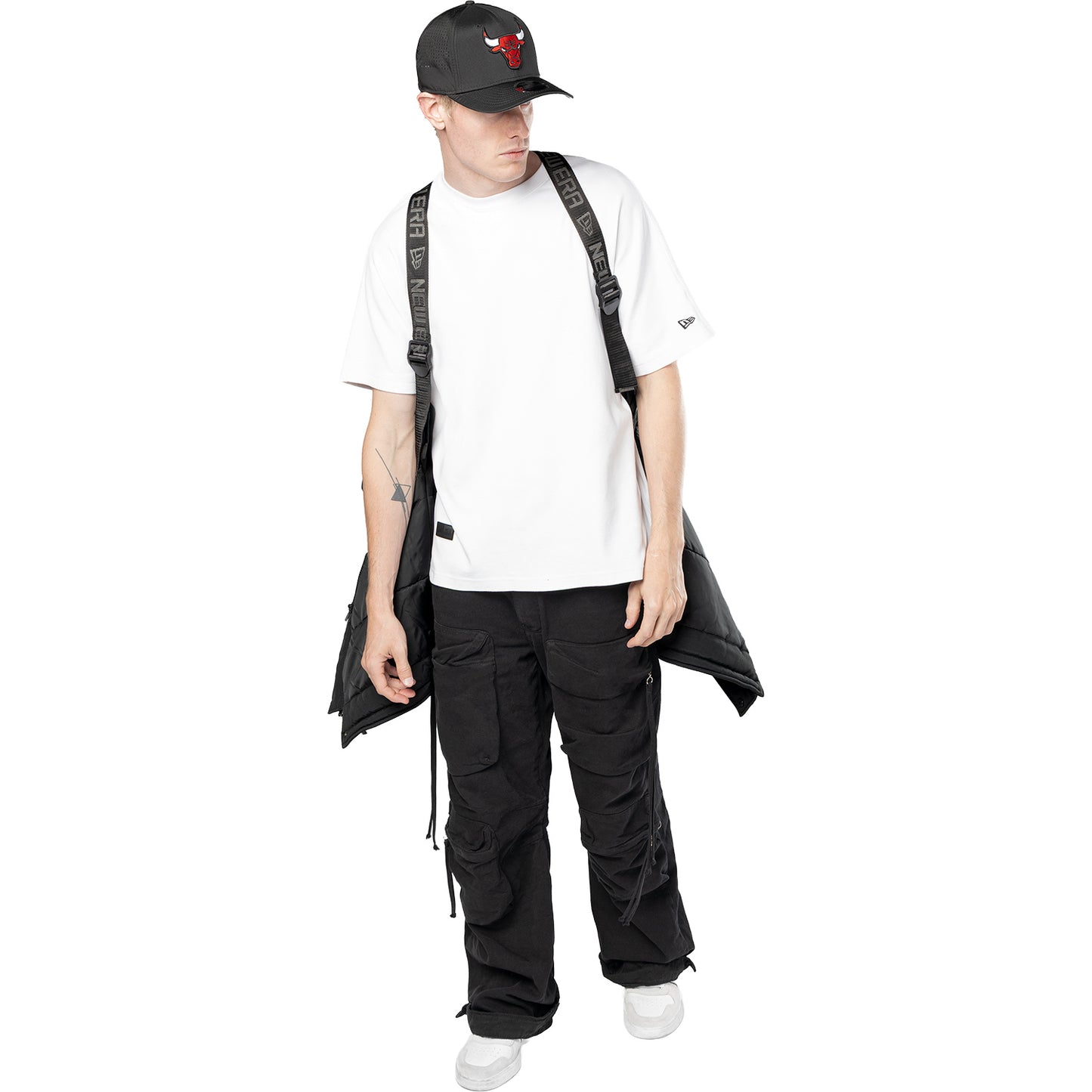 Chicago Bulls New Era Alpha Industries Patch Parka Coat in Black - Front Strap View