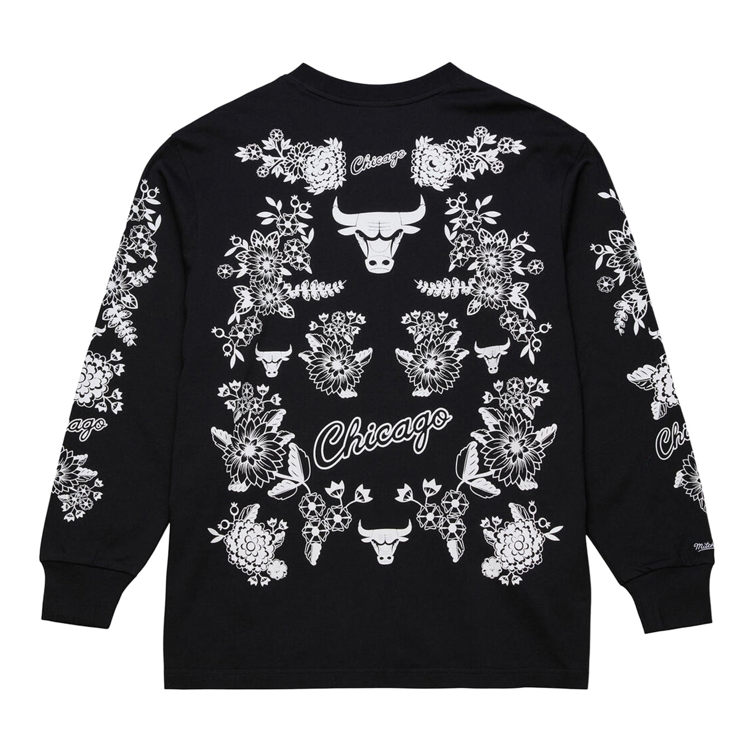 Chicago Bulls Mitchell & Ness Morning Haze Long-Sleeve T-Shirt in Black - Back View