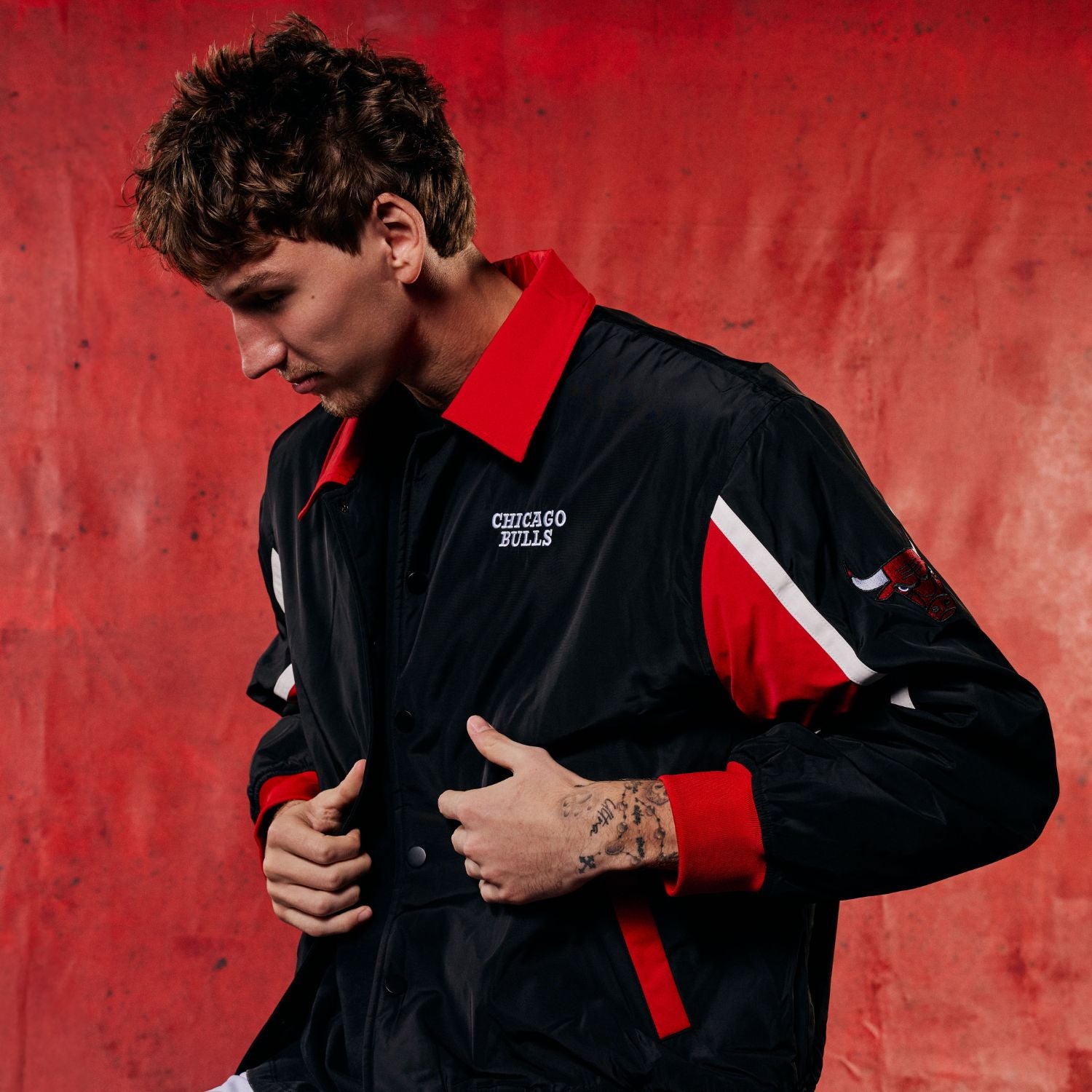 CHICAGO BULLS フード付きスタジャン Chicago Bulls 1966 Statement Racing Stripe Jacket – Official