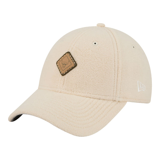 Ladies Chicago Bulls New Era Comfy Patch Snapback in White - Front Left View