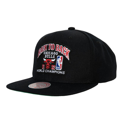  Chicago Bulls B2B Champs '91-'92 Mitchell & Ness Snapback in black - front view