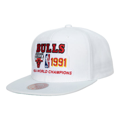 Chicago Bulls '91 Champs M&N Snapback in white - front view