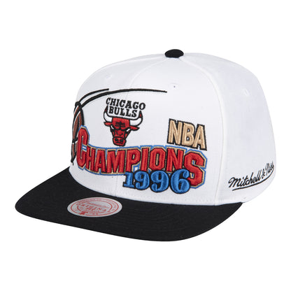 Chicago Bulls '96 Champs M&N Snapback in white - front view