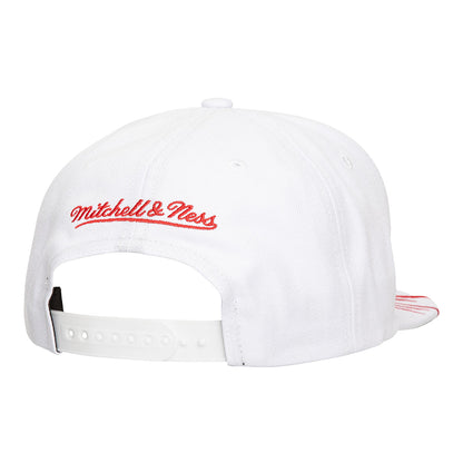 Chicago Bulls Mitchell & Ness Aftershock Lockup Snapback In White - Back View