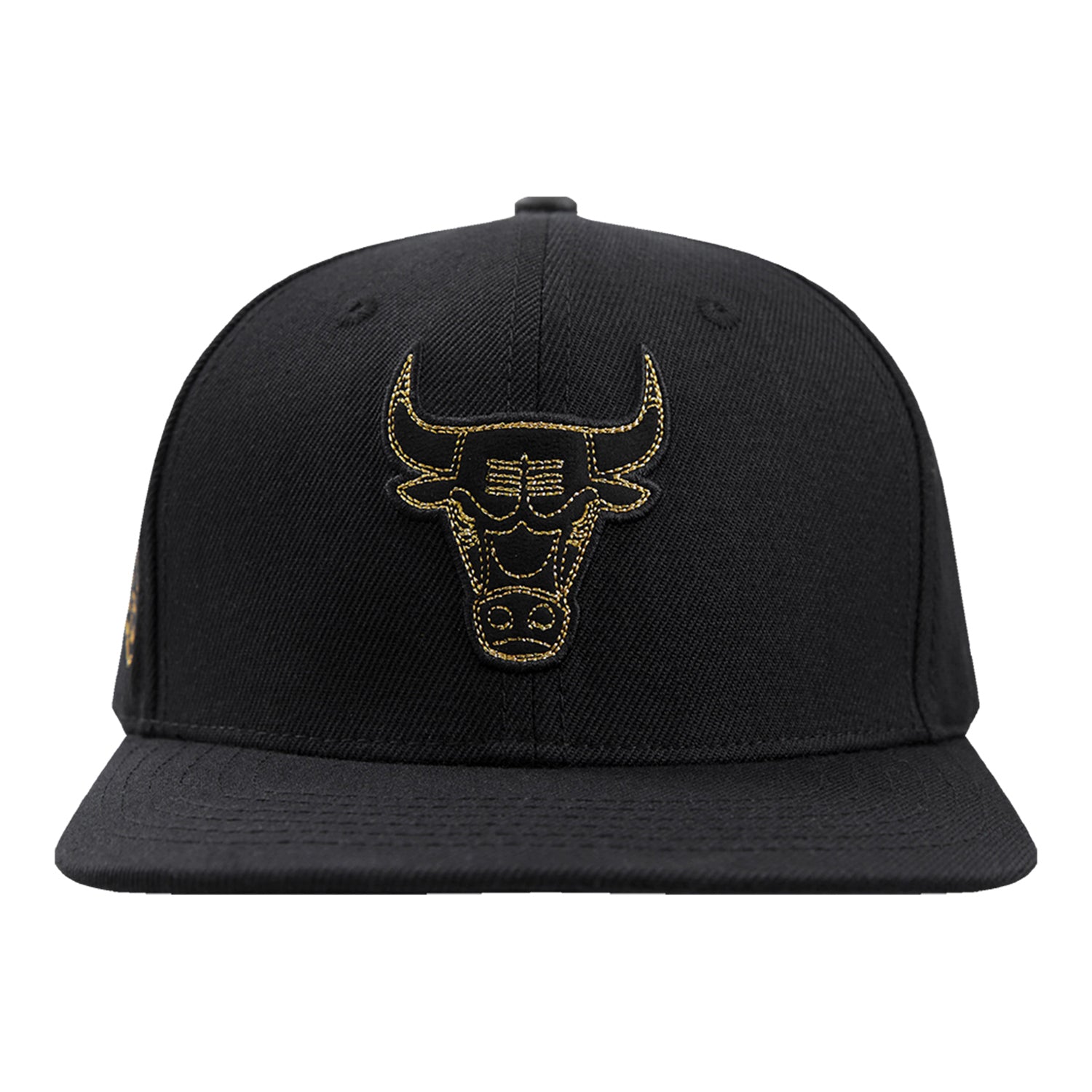 Chicago Bulls Pro Standard Gold Collection Snapback In Black - Front 
View