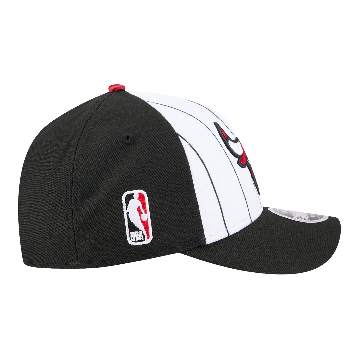 Chicago Bulls New Era 2025 Tip-Off 940MC Snapback in Black and White - Right View