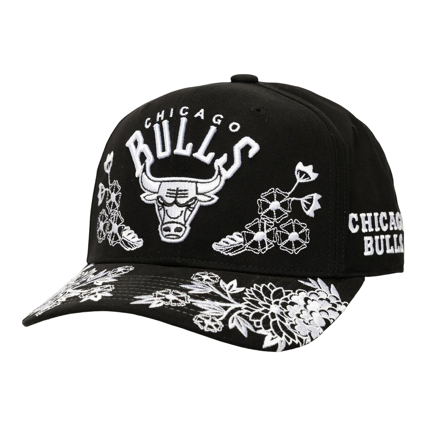Chicago Bulls Mitchell & Ness Morning Haze Snapback in Black - Front Left View