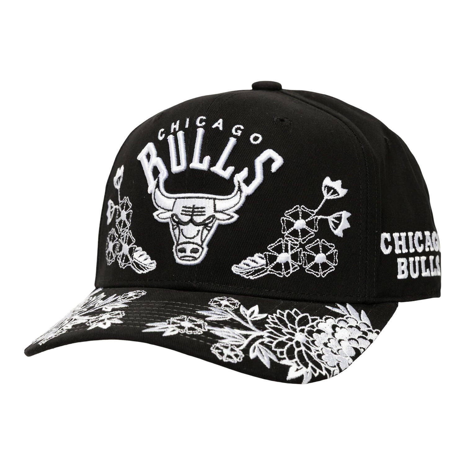 Chicago Bulls Mitchell & Ness Morning Haze Snapback in Black - Front Left View