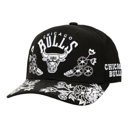 Chicago Bulls Mitchell & Ness Morning Haze Snapback in Black - Front Left View