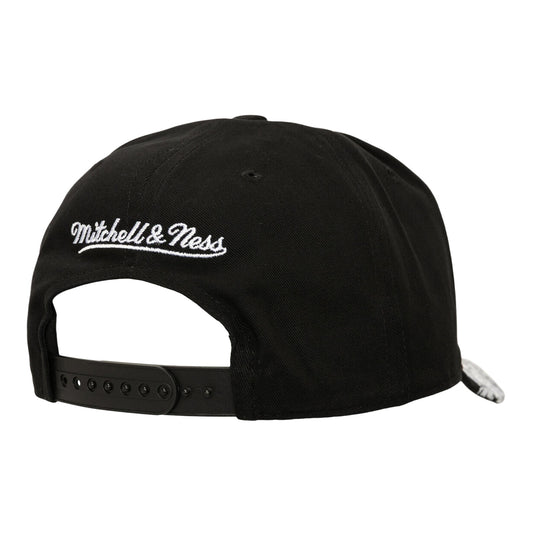 Chicago Bulls Mitchell & Ness Morning Haze Snapback in Black - Front Left View