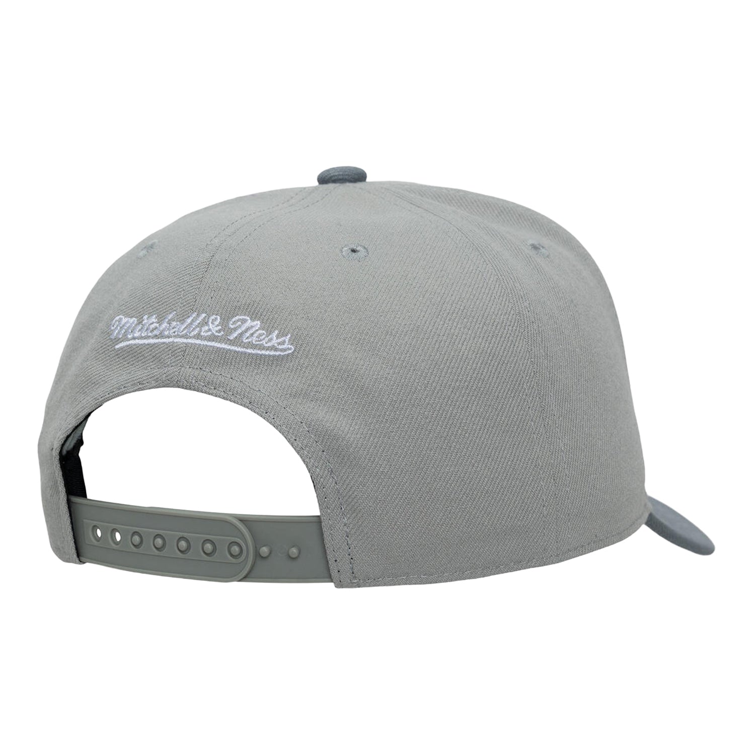 Chicago Bulls Mitchell & Ness Thunderstorm Head Coach Pro Snapback in Grey - Back View