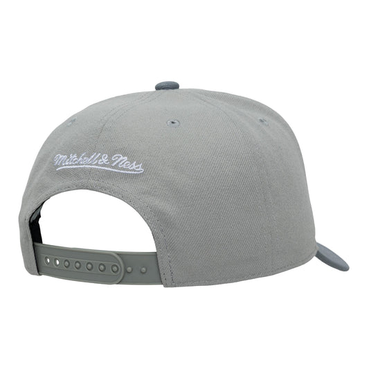 Chicago Bulls Mitchell & Ness Thunderstorm Head Coach Pro Snapback in Grey - Front Left View