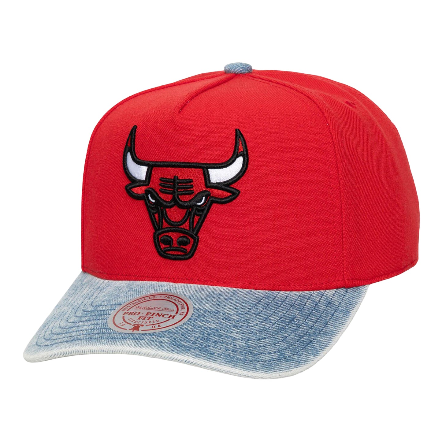 Chicago Bulls Mitchell & Ness Denim Pro Snapback in Red - Front View
