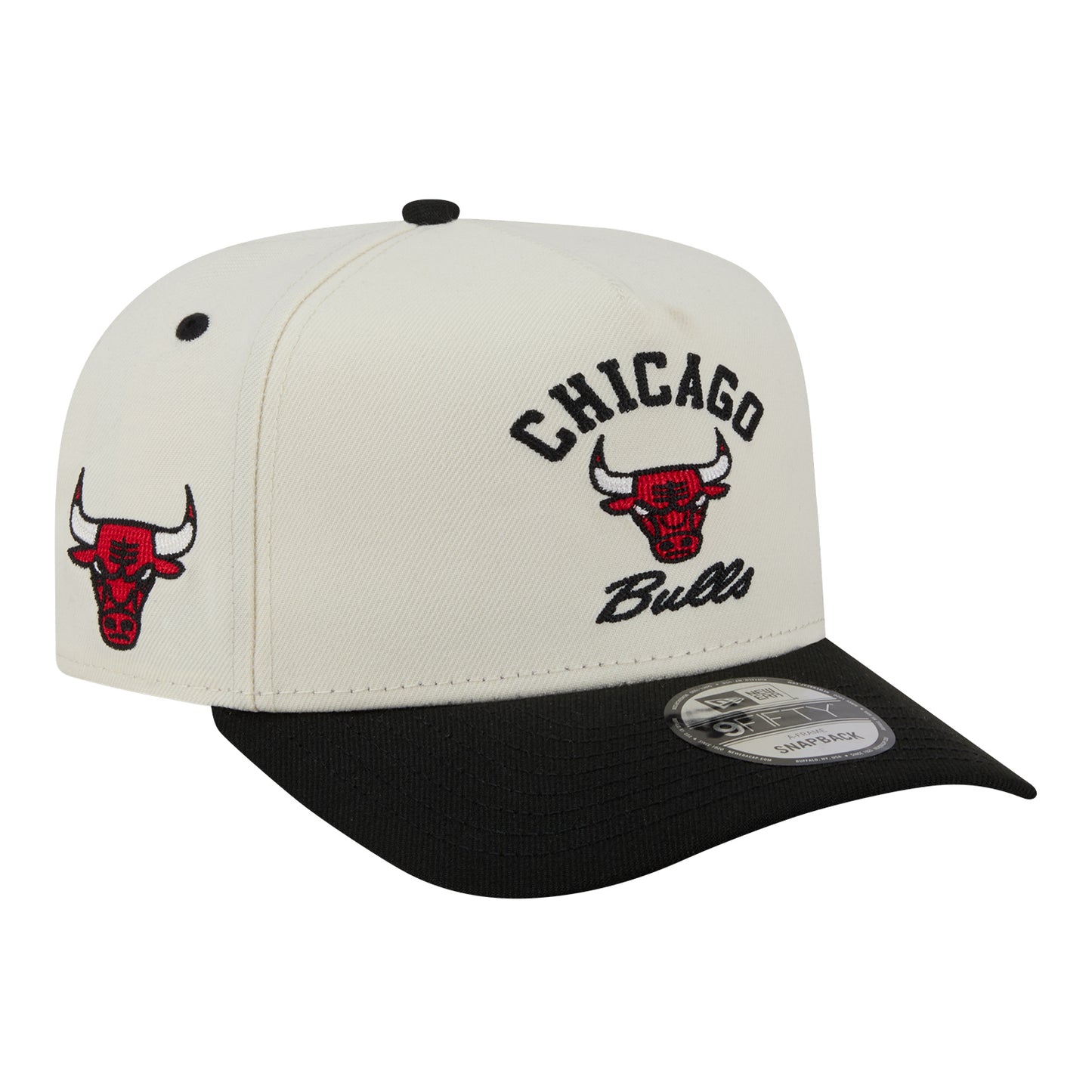 Chicago Bulls New Era Two Tone Arched 950AF Snapback in White - Front right view 