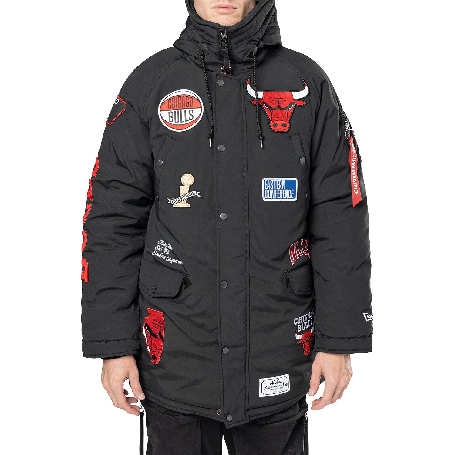 Chicago Bulls New Era Alpha Industries Patch Parka Coat in Black - Front View