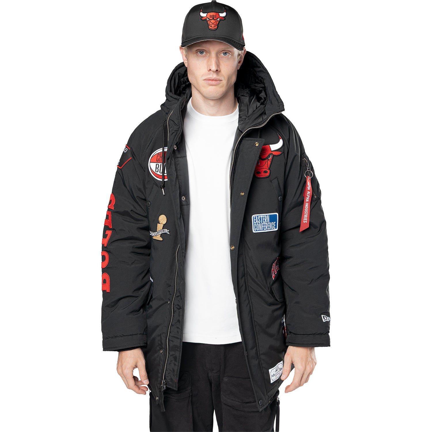 Chicago Bulls New Era Alpha Industries Patch Parka Coat in Black - Front View 