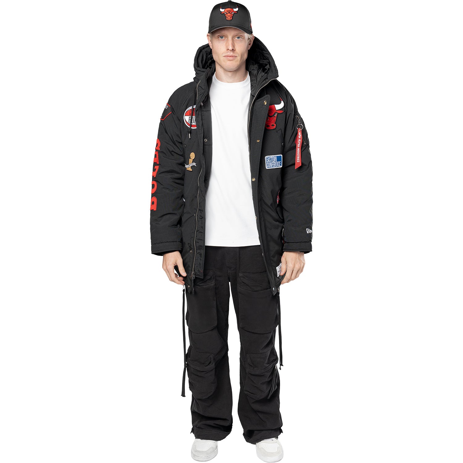 Chicago Bulls New Era Alpha Industries Patch Parka Coat in Black - Front View 