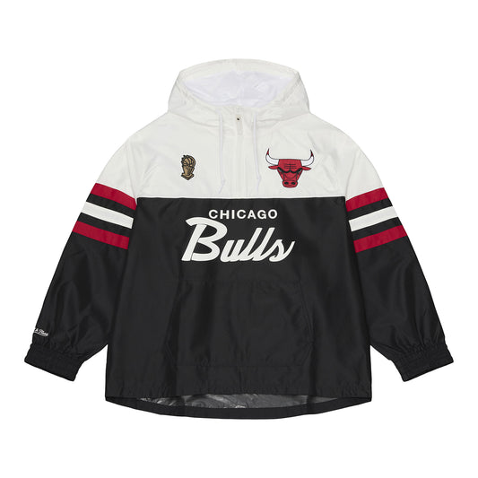 Chicago Bulls Mitchell & Ness Head Coach Anorack 1/2-Zip Jacket in White and Black - Front View