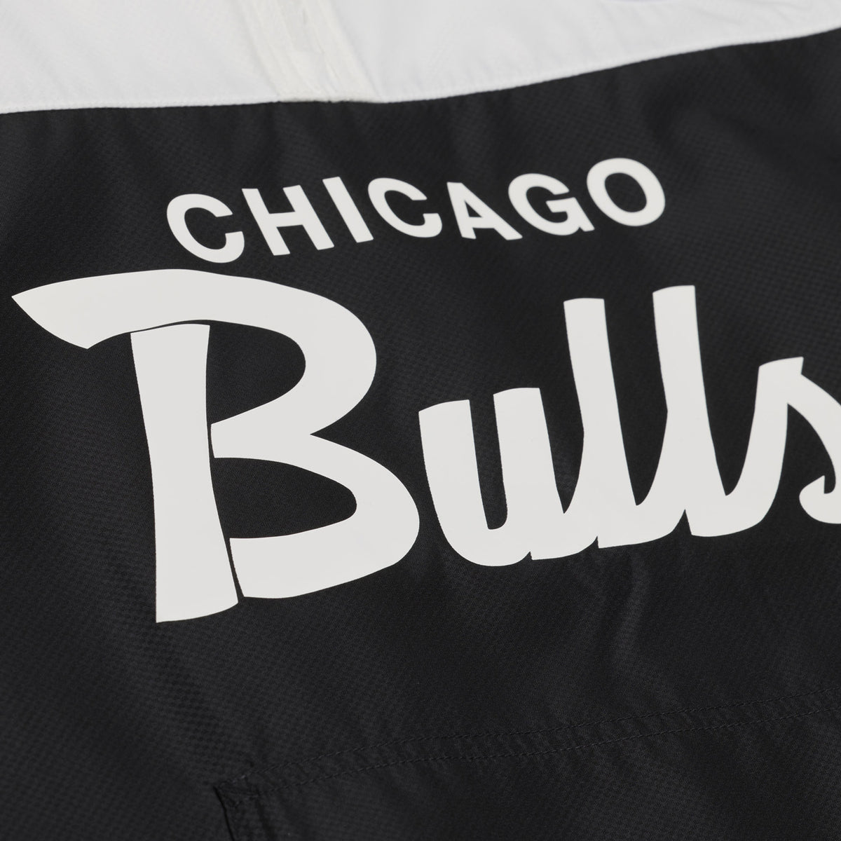 Chicago Bulls Mitchell & Ness Head Coach Anorack 1/2-Zip Jacket in White and Black - Front Detail View