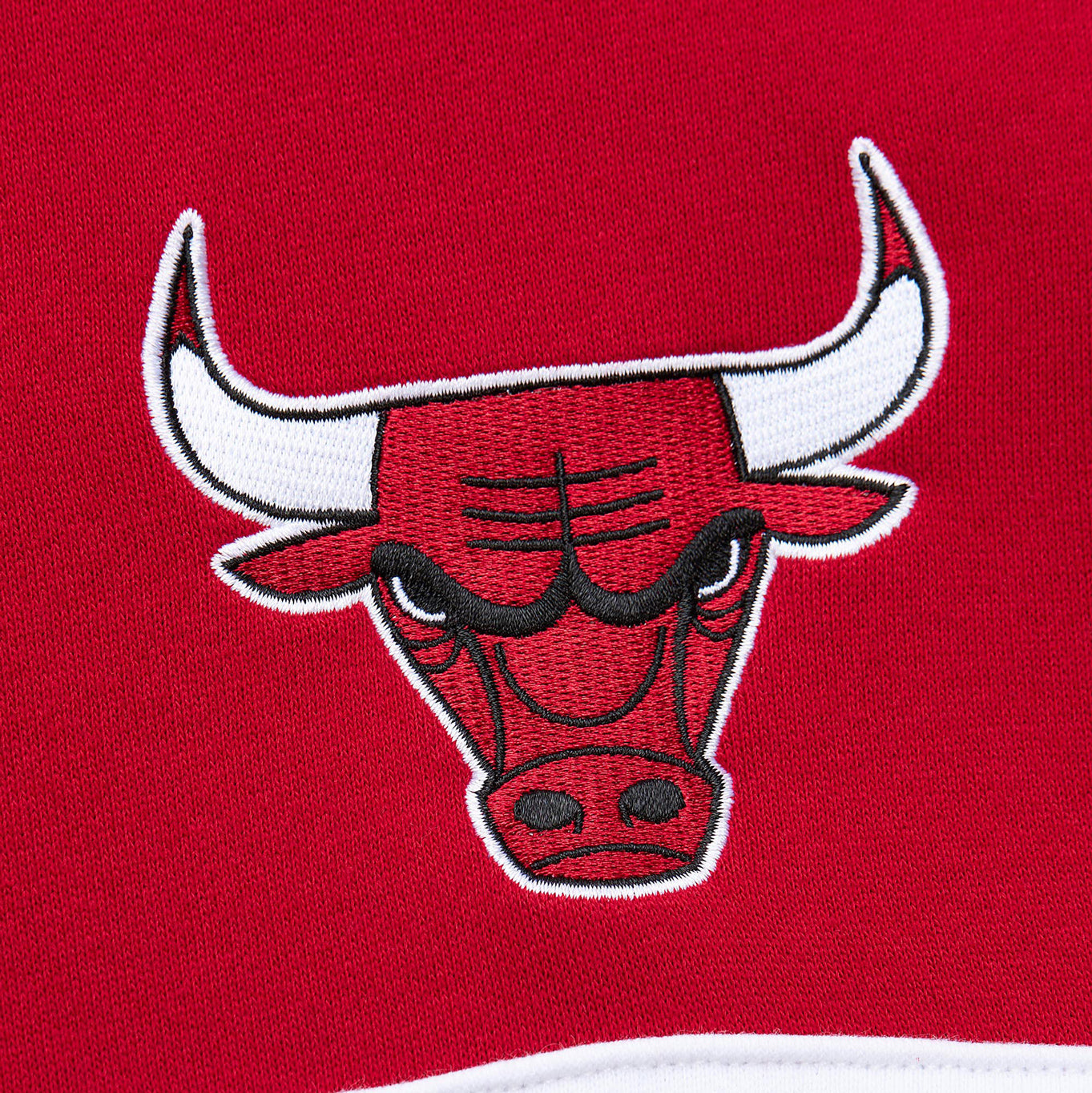 Chicago Bulls Mitchell & Ness Head Coach Colorblock Crewneck In Red & Black - Bulls Logo View