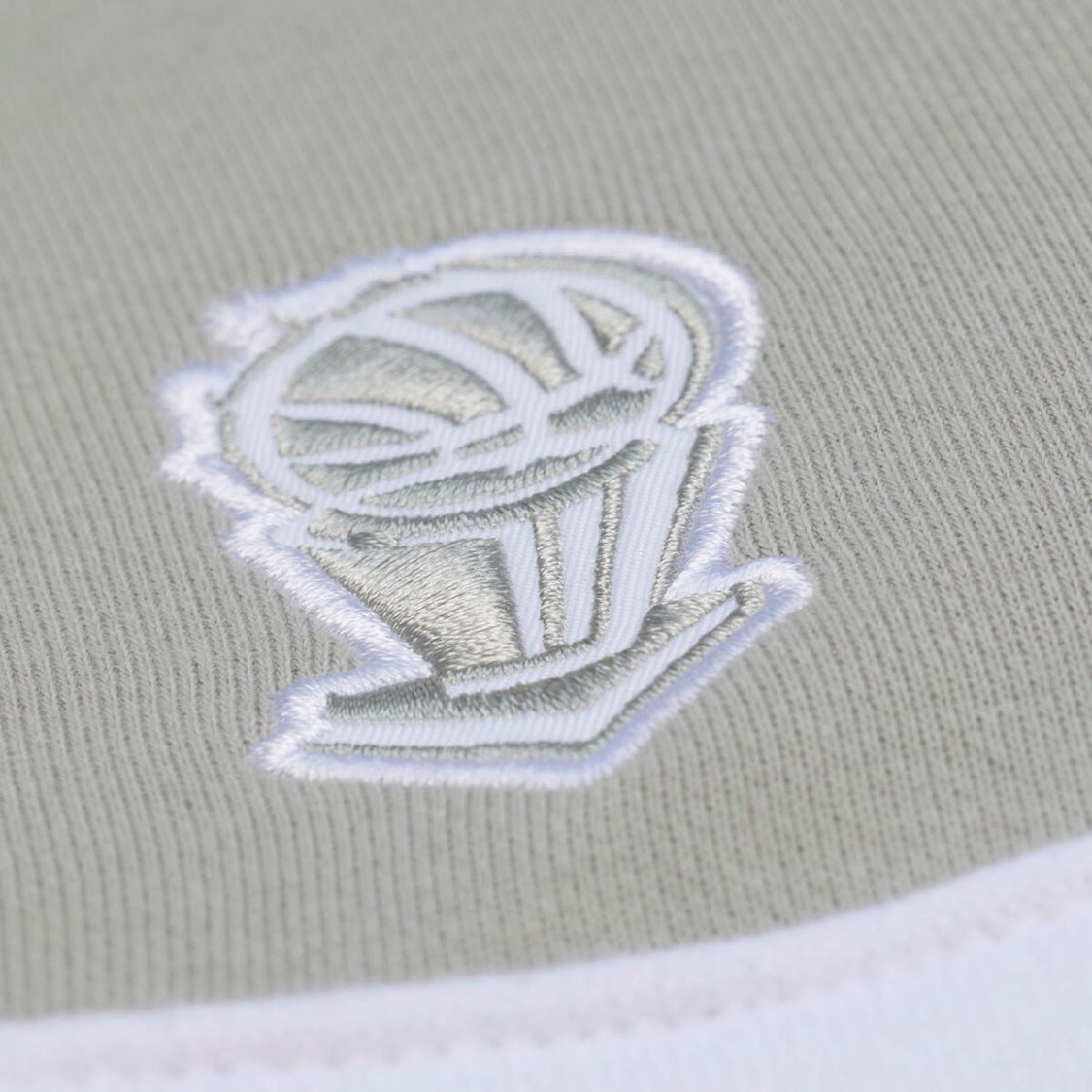 Chicago Bulls Mitchell & Ness Thunderstorm Head Coach Quarter Zip in Blue and Cream - Embroidered Detail View