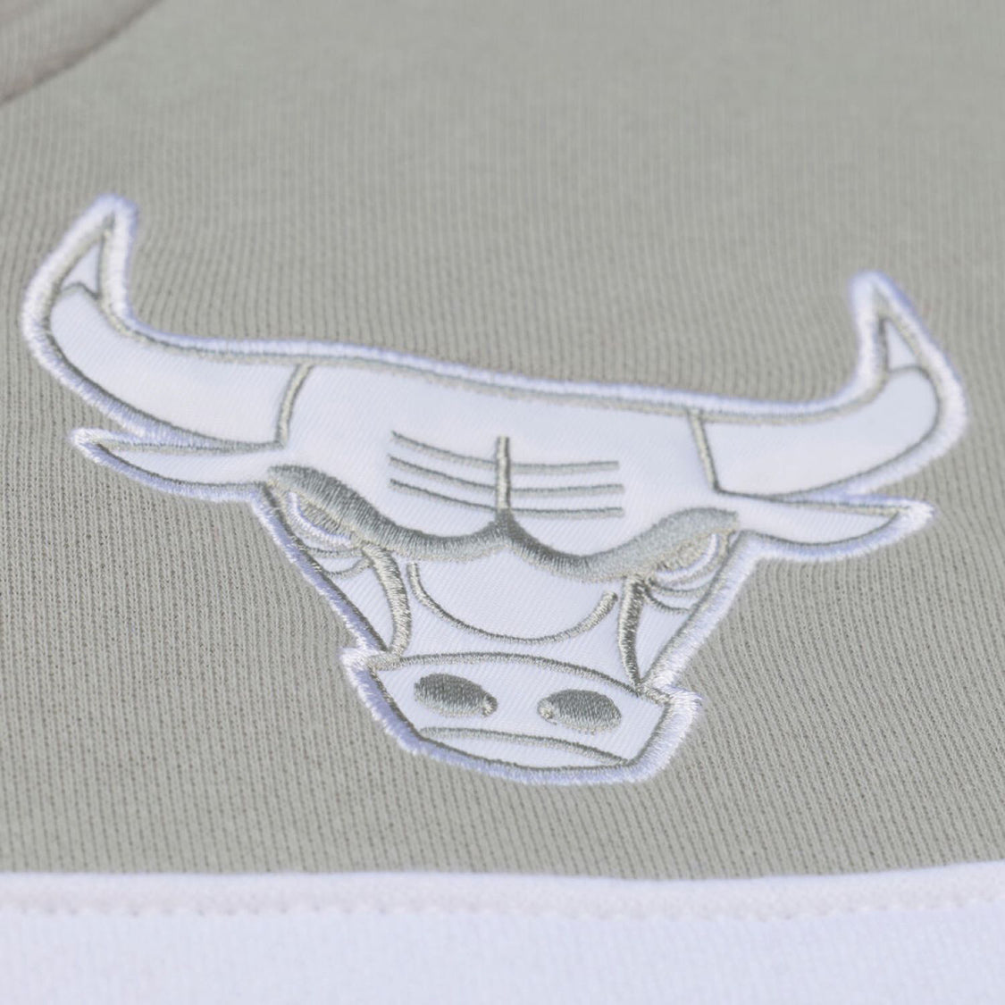 Chicago Bulls Mitchell & Ness Thunderstorm Head Coach Quarter Zip in Blue and Cream - Embroidered Detail View