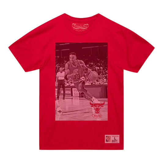 Chicago Bulls Mitchell & Ness Scottie Pippen Photo T-Shirt in Red - Front View