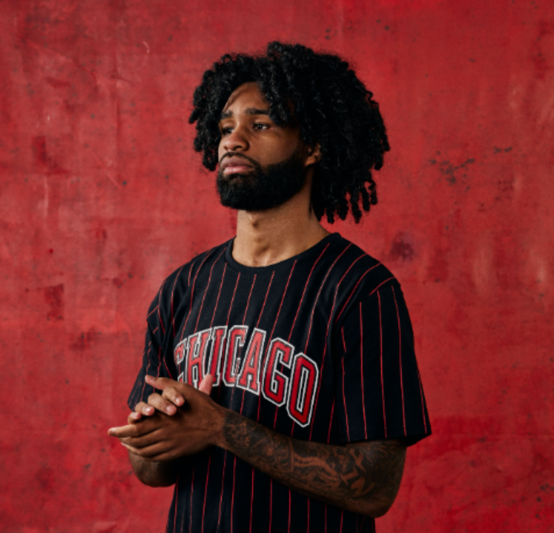 Chicago Bulls 1966 Statement Pinstripe T-Shirt in Black - Front View